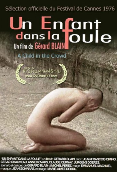 Un enfant dans la foule