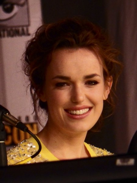 Elizabeth Henstridge