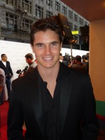 Robbie Amell