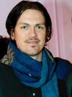 Steve Howey